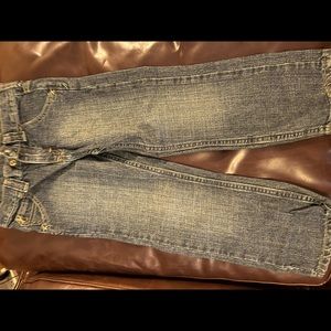 Wrangler Size 5 Boys jeans. Straight leg “regular” on tag. Worn once. Dark wash.